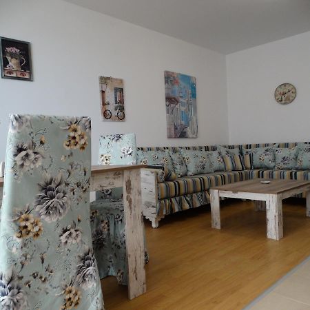 Lora Boutique Apartment Pomorie Bagian luar foto