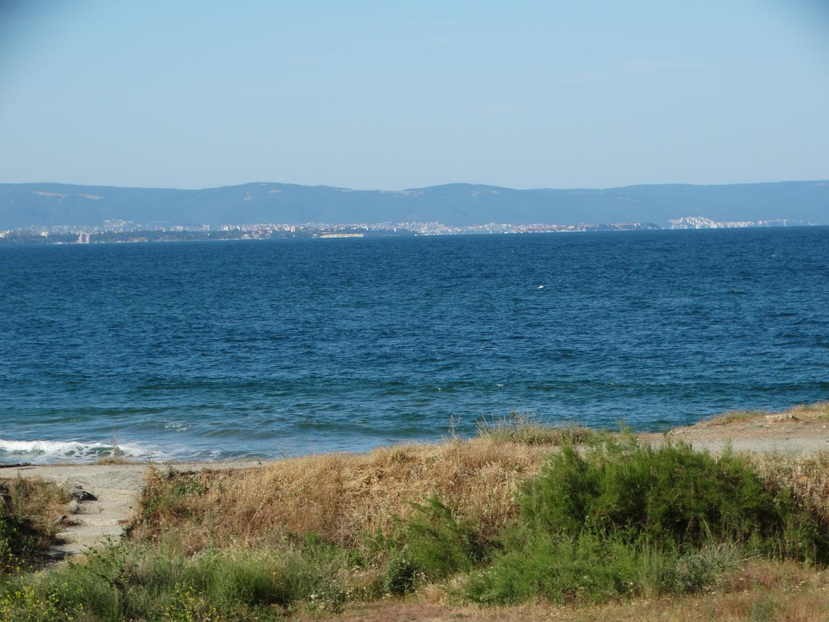 Lora Boutique Apartment Pomorie Bagian luar foto