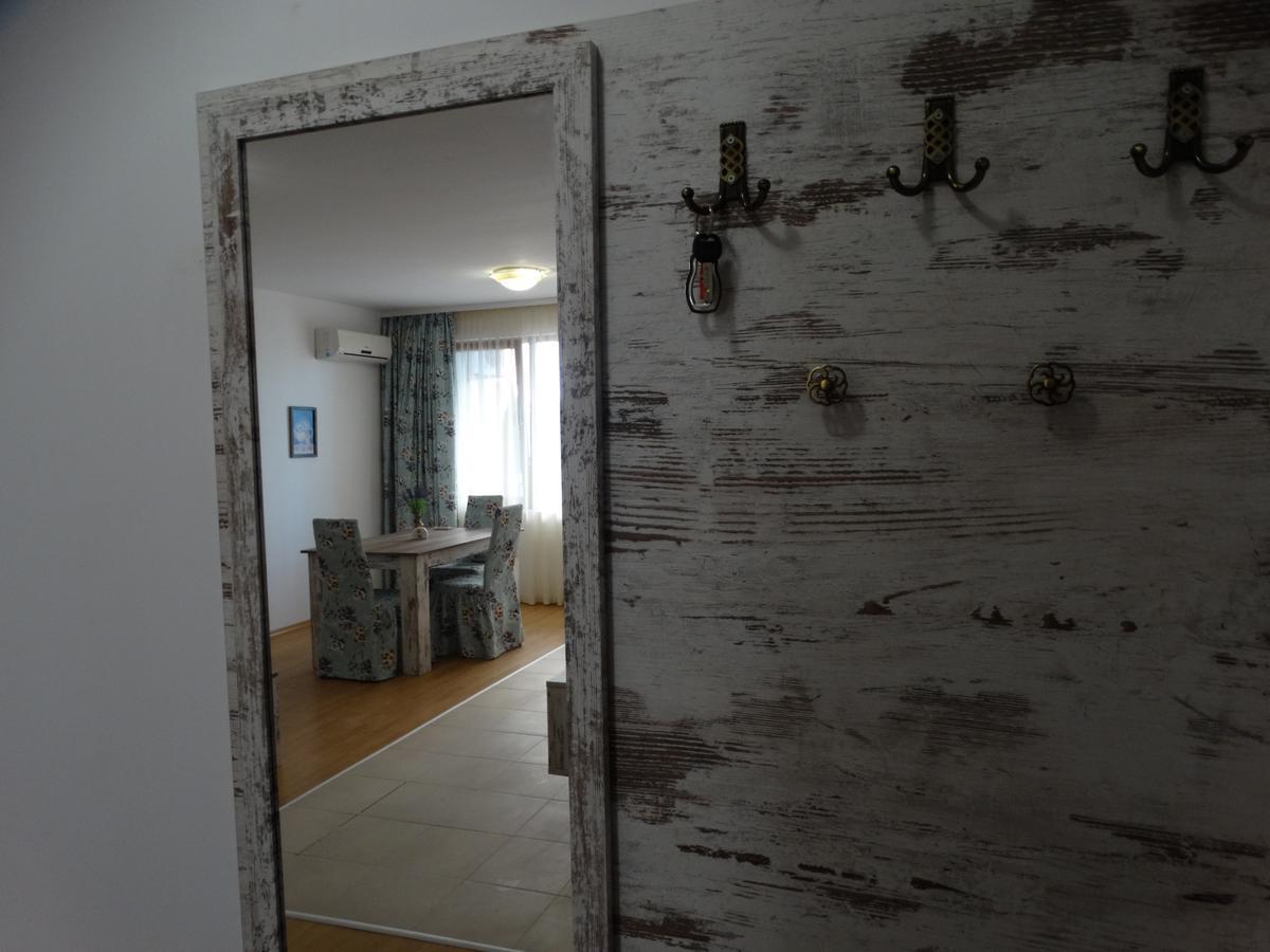 Lora Boutique Apartment Pomorie Bagian luar foto