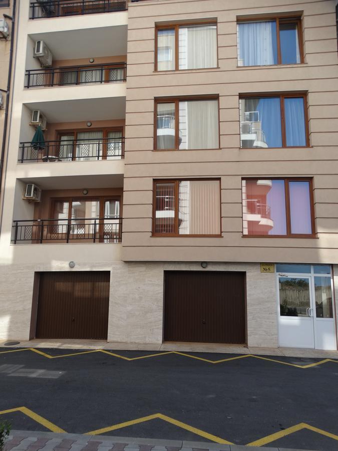 Lora Boutique Apartment Pomorie Bagian luar foto