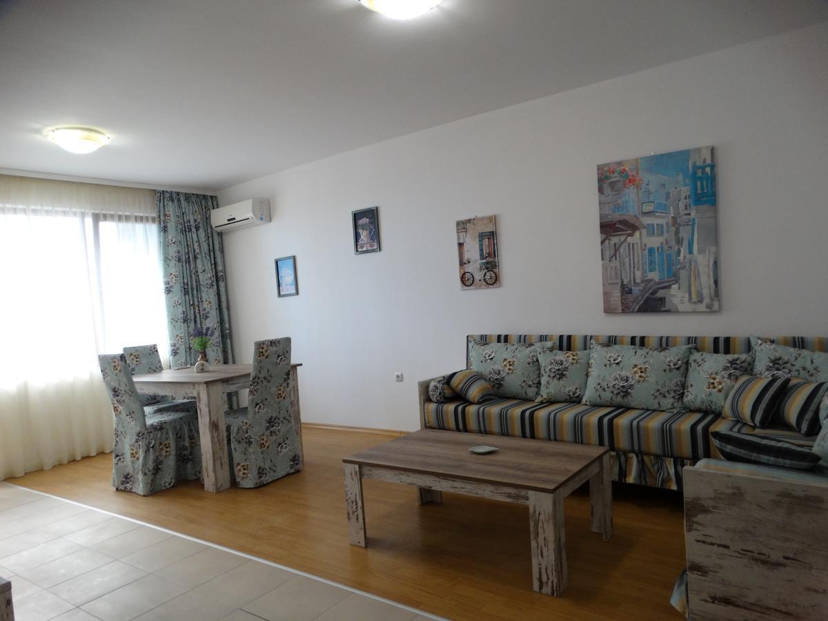 Lora Boutique Apartment Pomorie Bagian luar foto