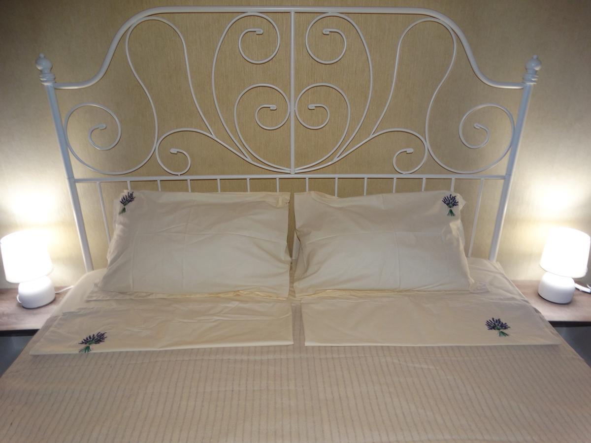 Lora Boutique Apartment Pomorie Bagian luar foto