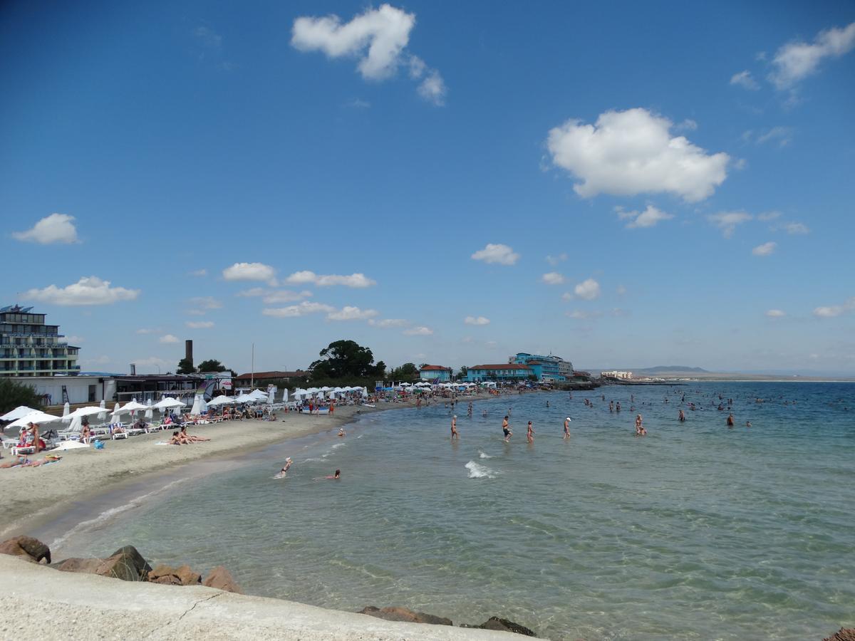 Lora Boutique Apartment Pomorie Bagian luar foto
